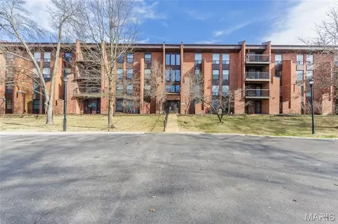 585 Coeur De Royale Dr #201, Creve Coeur, MO 63141