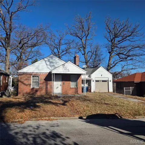 6725 Maryellen St, Northwoods, MO 63121