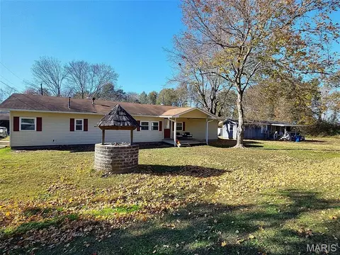 33445 Maple St, Advance, MO 63730