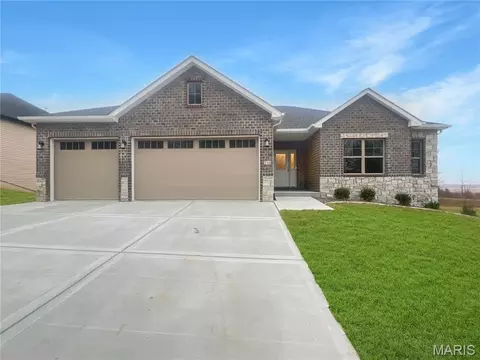 240 Stonebridge Bluff Dr, Maryville, IL 62062