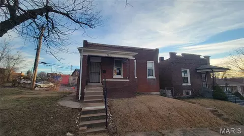 3926 Tholozan Ave, Saint Louis, MO 63116