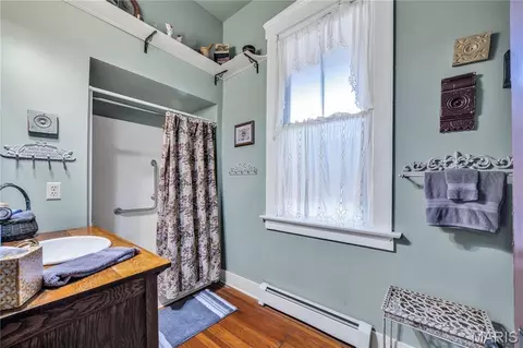 Bath - 409 Schiller St, Hermann, MO 65041 photo 1 of 2