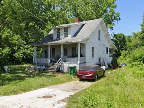 521 N 82nd St, East St Louis, IL 62203