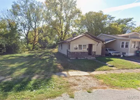 5632 Portland Pl, East St Louis, IL 62204