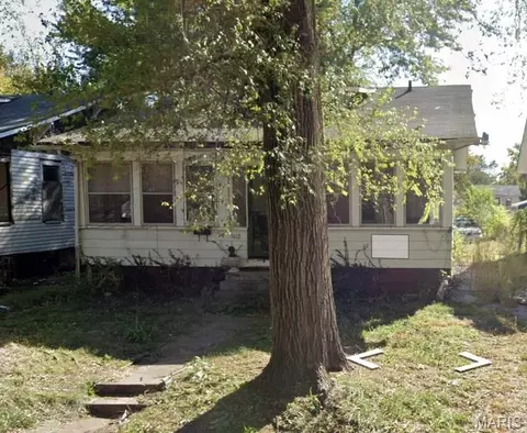 5612 Portland Pl, East St Louis, IL 62204