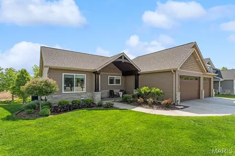 1137 Pisa Dr, Caseyville, IL 62232