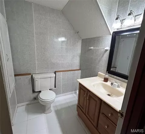 Bath - 1208 Apache St, Jackson, MO 63755 photo 2 of 3