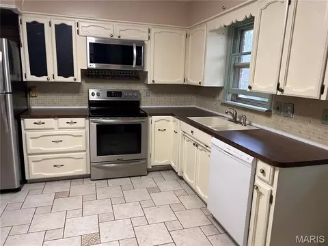 Kitchen - 1208 Apache St, Jackson, MO 63755 photo 1 of 3