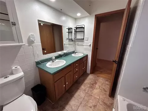 Bath - 1208 Apache St, Jackson, MO 63755 photo 1 of 3