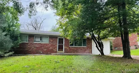 1770 Cargill Dr, Saint Louis, MO 63136