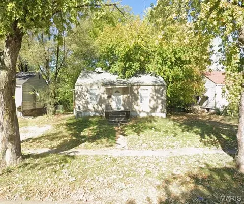 5529 Adelaide Pl, East St Louis, IL 62204