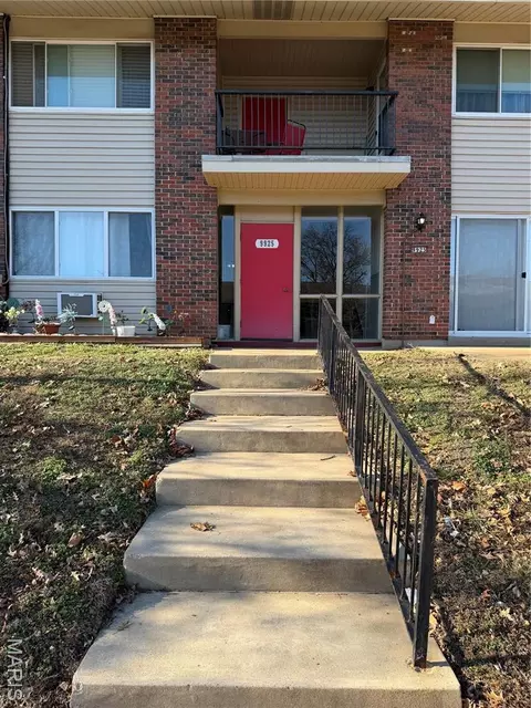9925 Bunker Hill Dr #F, Saint Louis, MO 63123