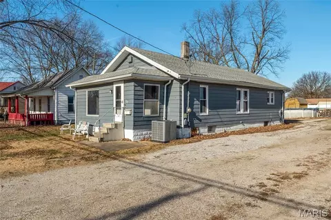 732 E Park St, Du Quoin, IL 62832