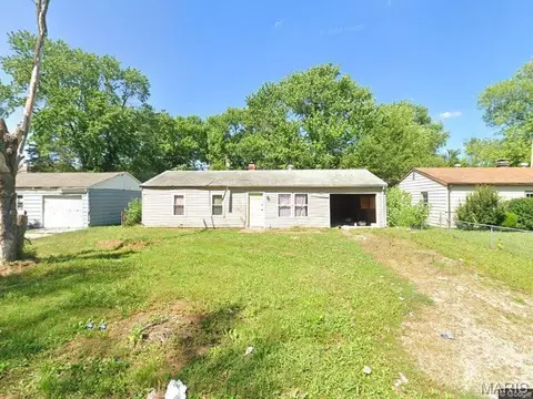 12 Westwood Dr, Cahokia, IL 62206