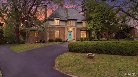 22 Country Club Pl, Belleville, IL 62223