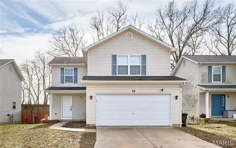 22 Saddleback Ridge Dr, Winfield, MO 63389