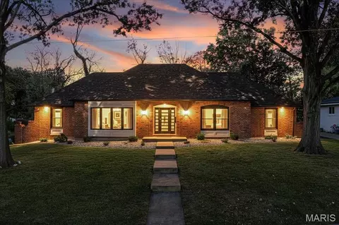 8021 Bennett Ave, Richmond Heights, MO 63117