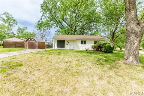 2435 6th Ln, Florissant, MO 63031