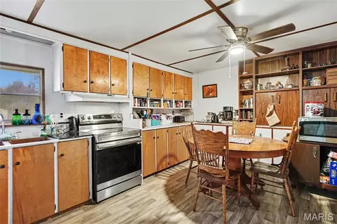 Kitchen - 64 Mocking Bird Ln, Hawk Point, MO 63349 photo 1 of 2