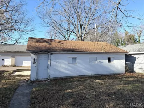 Exterior - 725 Lee, Belleville, IL 62221 photo 7 of 7
