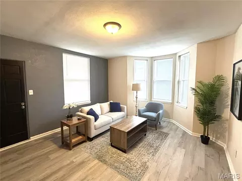 Living - 725 Lee, Belleville, IL 62221 photo 1 of 2
