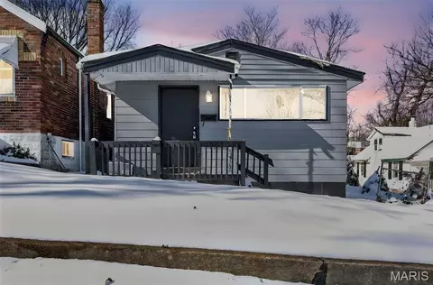 4211 Ravenwood Ave, Saint Louis, MO 63121