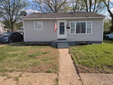 812 Raymond St, Sullivan, MO 63080