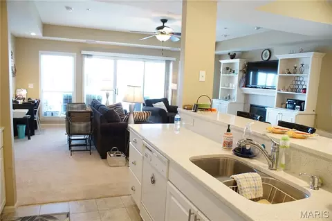 807 Harbour Town Dr E #807 E, Lake Ozark, MO 65049