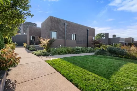 3738 Olive St, Saint Louis, MO 63108