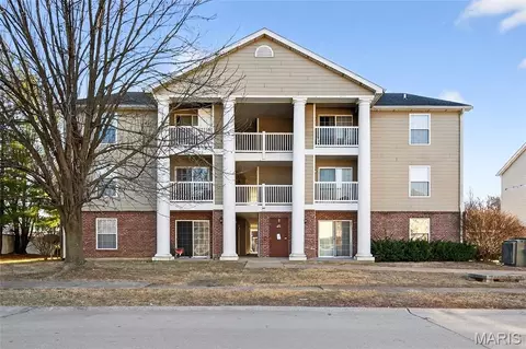 660 Materdie Ln #104, Florissant, MO 63031