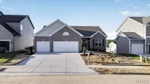 421 Farmhouse Dr, Wentzville, MO 63385