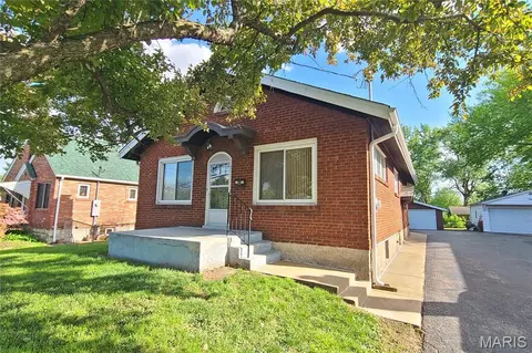 6104 Heege Rd, Affton, MO 63123