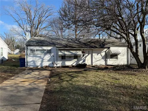 9776 Dennis Dr, Saint Louis, MO 63136