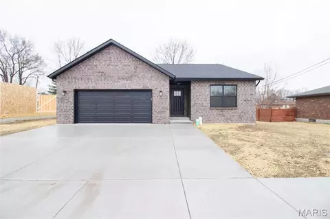 6 Steele Dr, Granite City, IL 62040