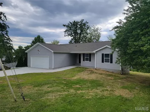 1051 Smith Ave, Ferguson, MO 63135