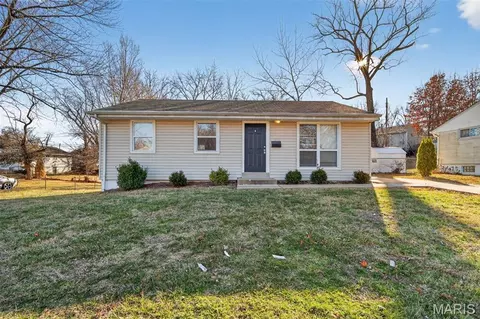5616 Parchester Dr, Saint Louis, MO 63121