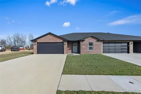 102 Beechwood Ln, Cape Girardeau, MO 63701