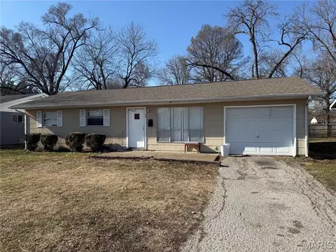 1164 Camp Jackson Rd, Sauget, IL 62206
