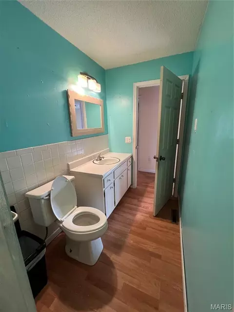 Bath - 404 Moore St, Dexter, MO 63841 photo 2 of 2