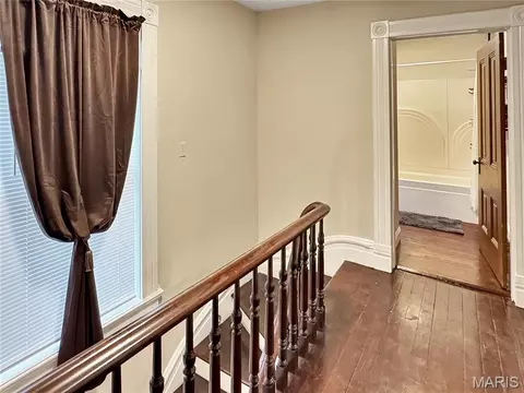 Entry Way - 405 Cedar St, Washington, MO 63090 photo 8 of 11