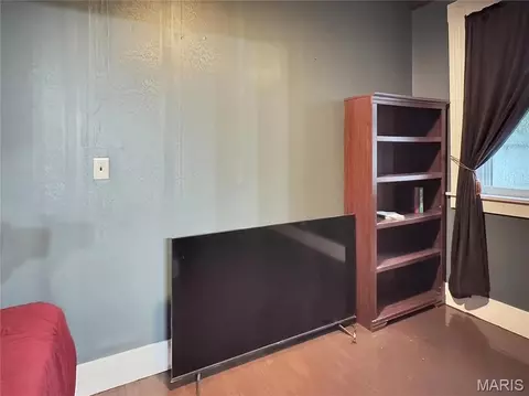 Bedroom - 405 Cedar St, Washington, MO 63090 photo 1 of 11
