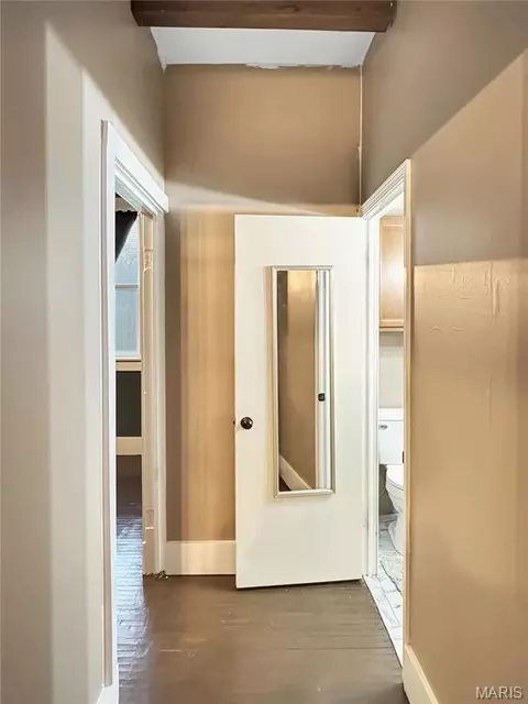 Entry Way - 405 Cedar St, Washington, MO 63090 photo 6 of 11