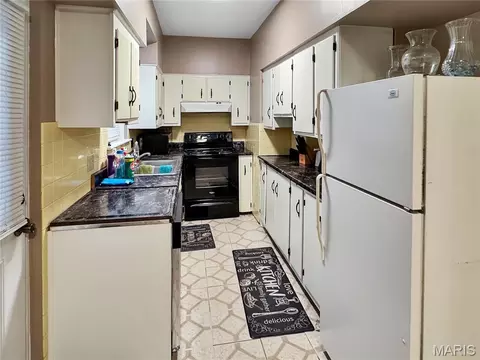 Kitchen - 405 Cedar St, Washington, MO 63090 photo 1 of 2