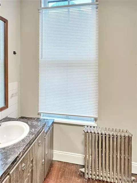 Bath - 405 Cedar St, Washington, MO 63090 photo 3 of 4