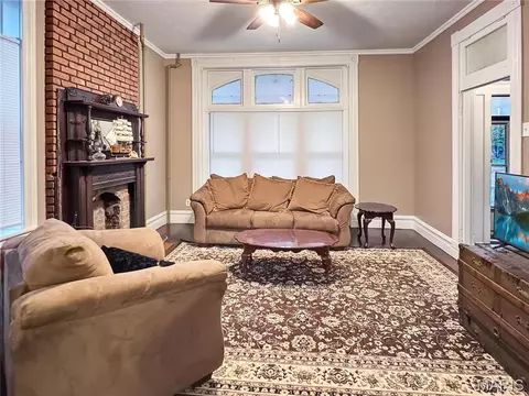 Living - 405 Cedar St, Washington, MO 63090 photo 2 of 6