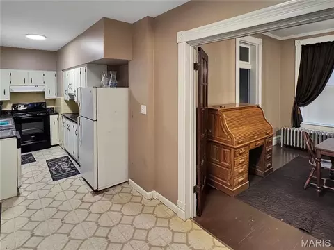 Entry Way - 405 Cedar St, Washington, MO 63090 photo 5 of 11