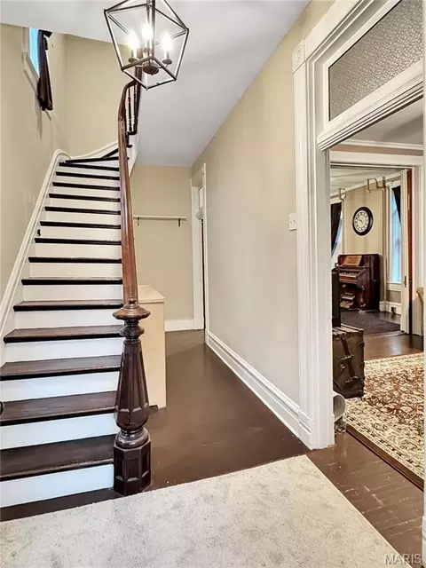 Entry Way - 405 Cedar St, Washington, MO 63090 photo 7 of 11