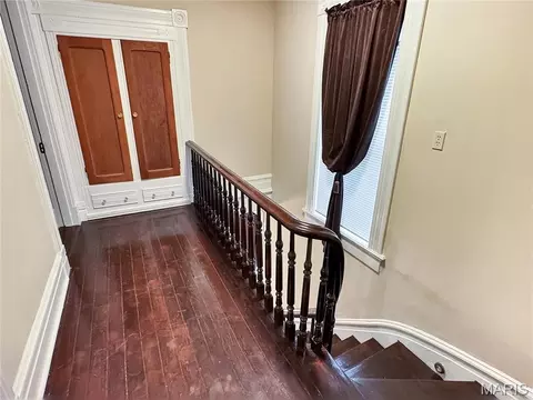 Entry Way - 405 Cedar St, Washington, MO 63090 photo 9 of 11