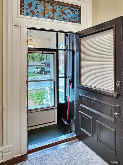 Entry Way - 405 Cedar St, Washington, MO 63090 photo 3 of 11