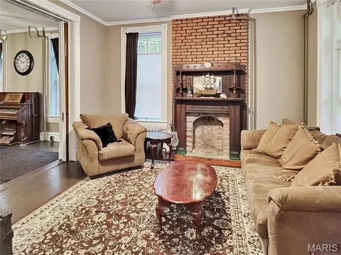 Living - 405 Cedar St, Washington, MO 63090 photo 3 of 6